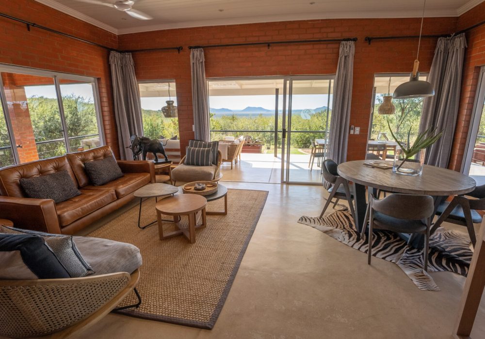 Tlou Villa Dining Lounge