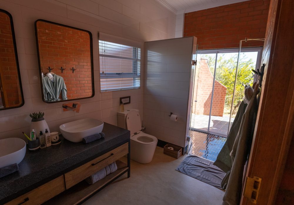 Tlou Villa Bathroom