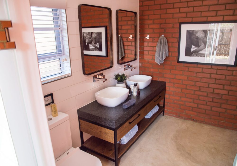 Tlou Villa Bathroom